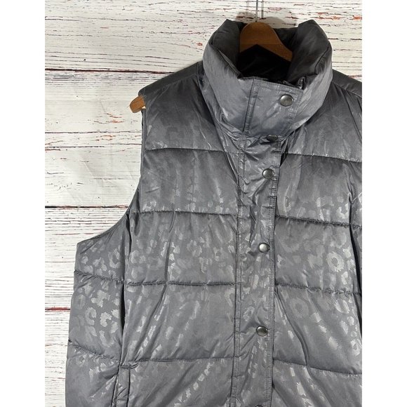 Old Navy Puffer Vest Size XXL Gray Zipper and Button Up Front Camo Print Warm - Picture 4 of 13